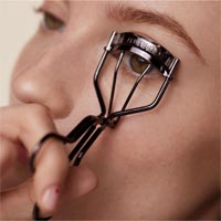 ESL Vocab - An eyelash curler 